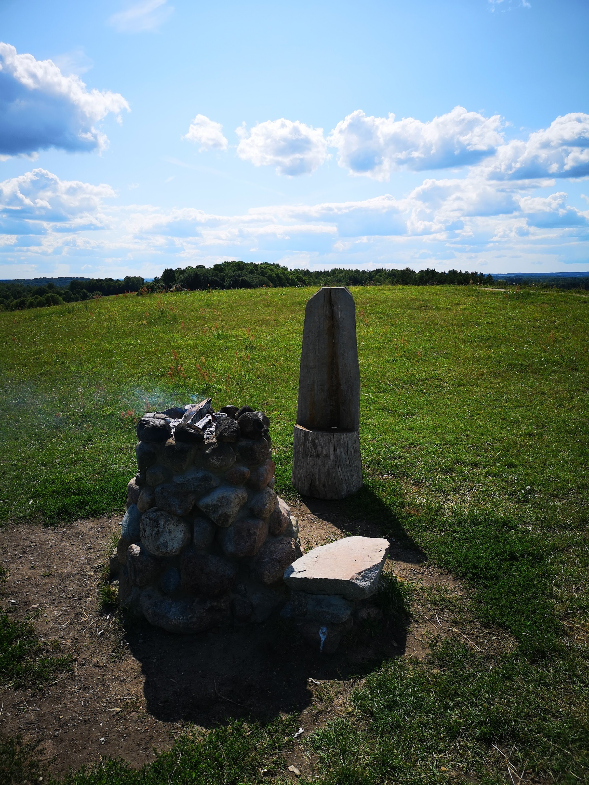 Šatrija Hill (Šatrijos piliakalnis / Šatrijos kalnas)